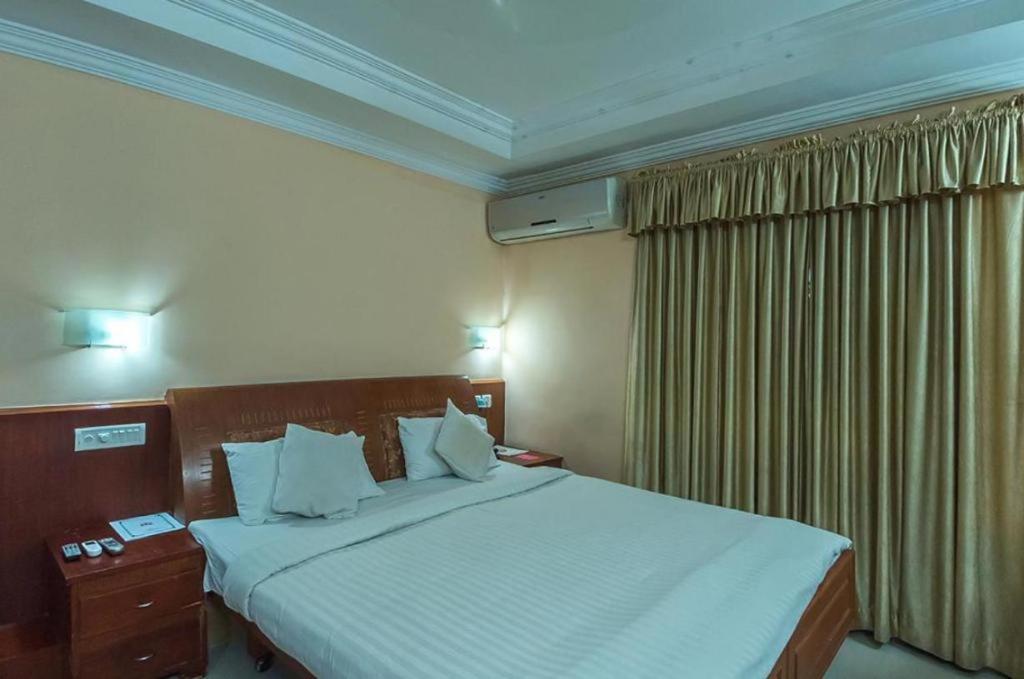 Kpm Regency Hotell Palakkad Eksteriør bilde